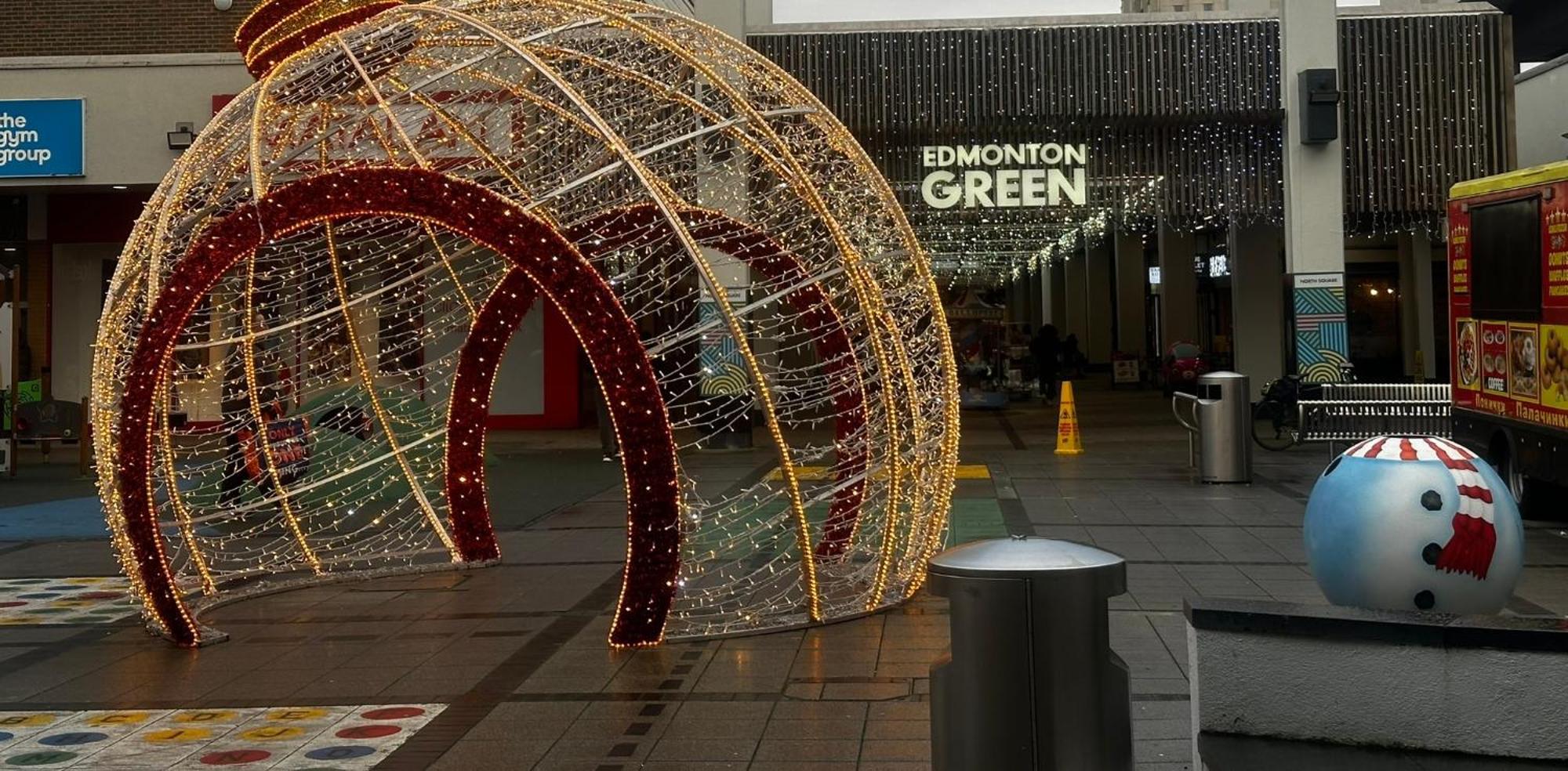 London 2 Bed 2 Bath Apartment Holiday Home - Free Parking - 3Min Walk To The Train Station - 19Min To London Liverpool Street 5Min To Victoria Line 1Gb Broadband Super Fast Internet Ground Floor 100S Of Shops Restaurants Bakeries 24-Hour Asda Superst Exteriör bild