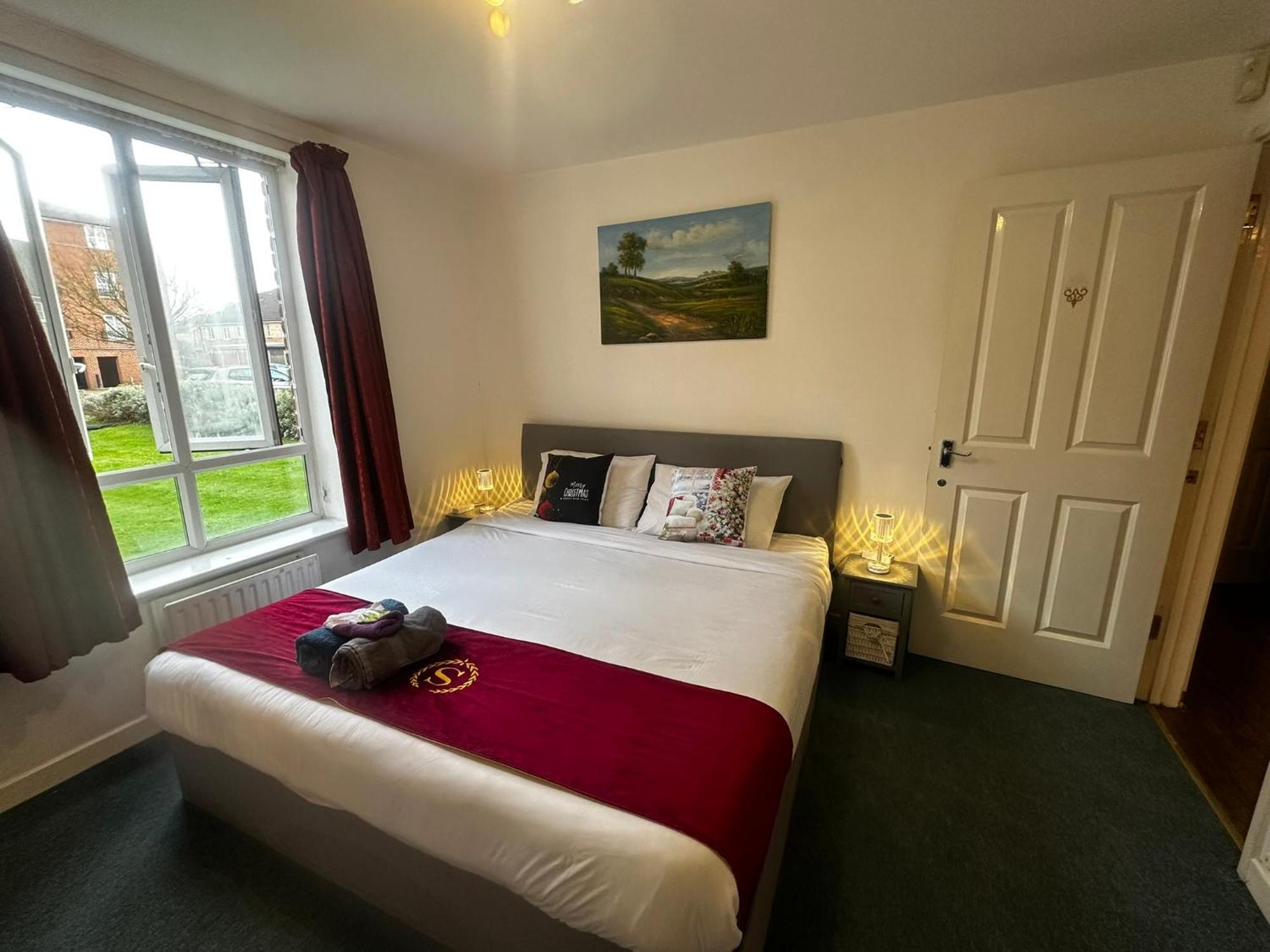 London 2 Bed 2 Bath Apartment Holiday Home - Free Parking - 3Min Walk To The Train Station - 19Min To London Liverpool Street 5Min To Victoria Line 1Gb Broadband Super Fast Internet Ground Floor 100S Of Shops Restaurants Bakeries 24-Hour Asda Superst Exteriör bild