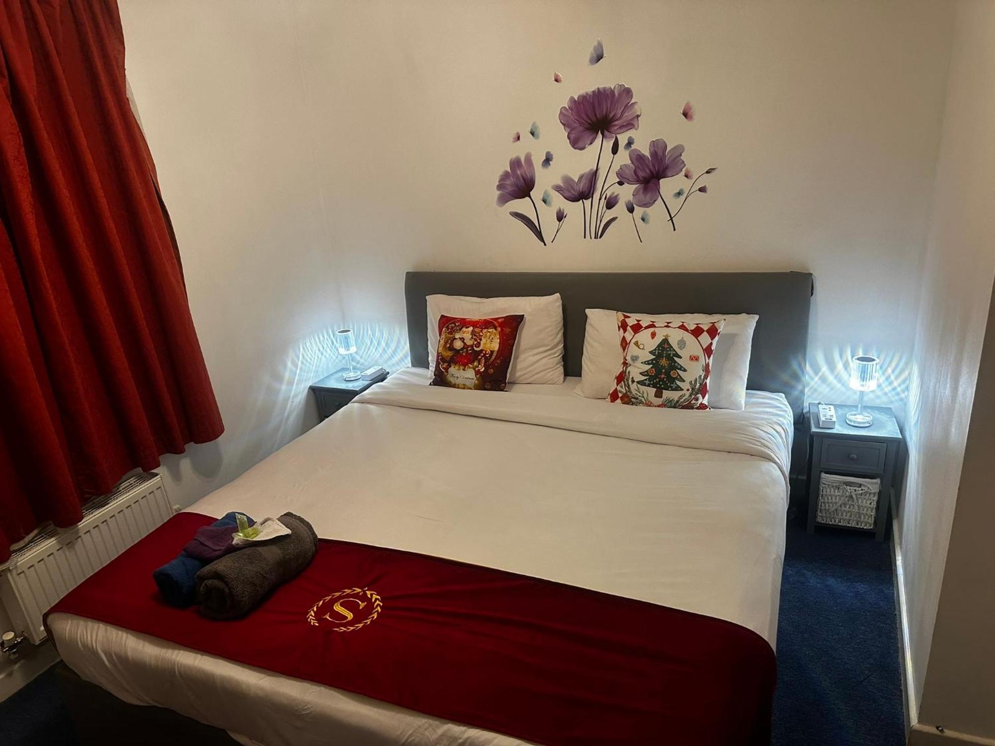 London 2 Bed 2 Bath Apartment Holiday Home - Free Parking - 3Min Walk To The Train Station - 19Min To London Liverpool Street 5Min To Victoria Line 1Gb Broadband Super Fast Internet Ground Floor 100S Of Shops Restaurants Bakeries 24-Hour Asda Superst Exteriör bild