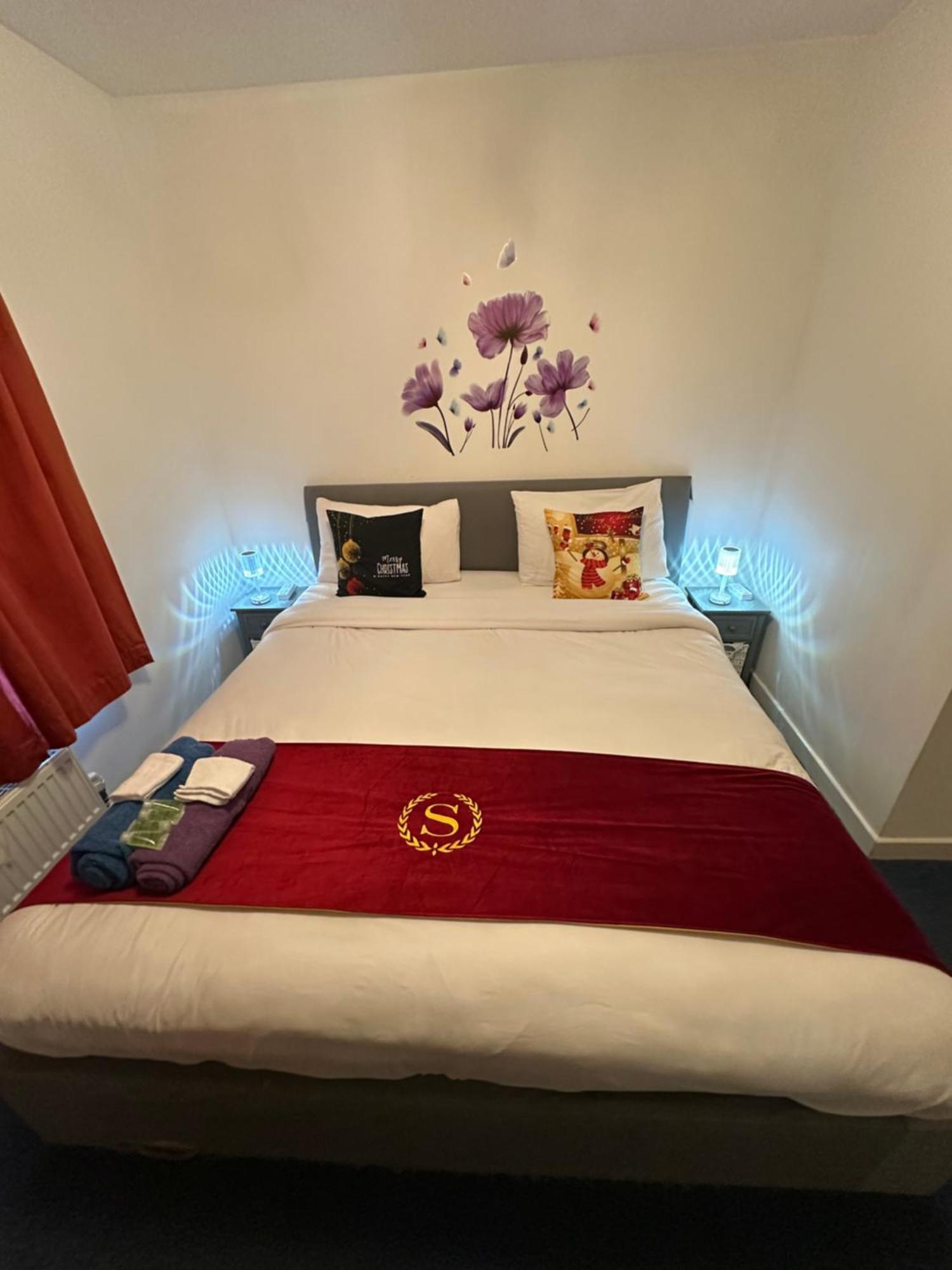 London 2 Bed 2 Bath Apartment Holiday Home - Free Parking - 3Min Walk To The Train Station - 19Min To London Liverpool Street 5Min To Victoria Line 1Gb Broadband Super Fast Internet Ground Floor 100S Of Shops Restaurants Bakeries 24-Hour Asda Superst Exteriör bild