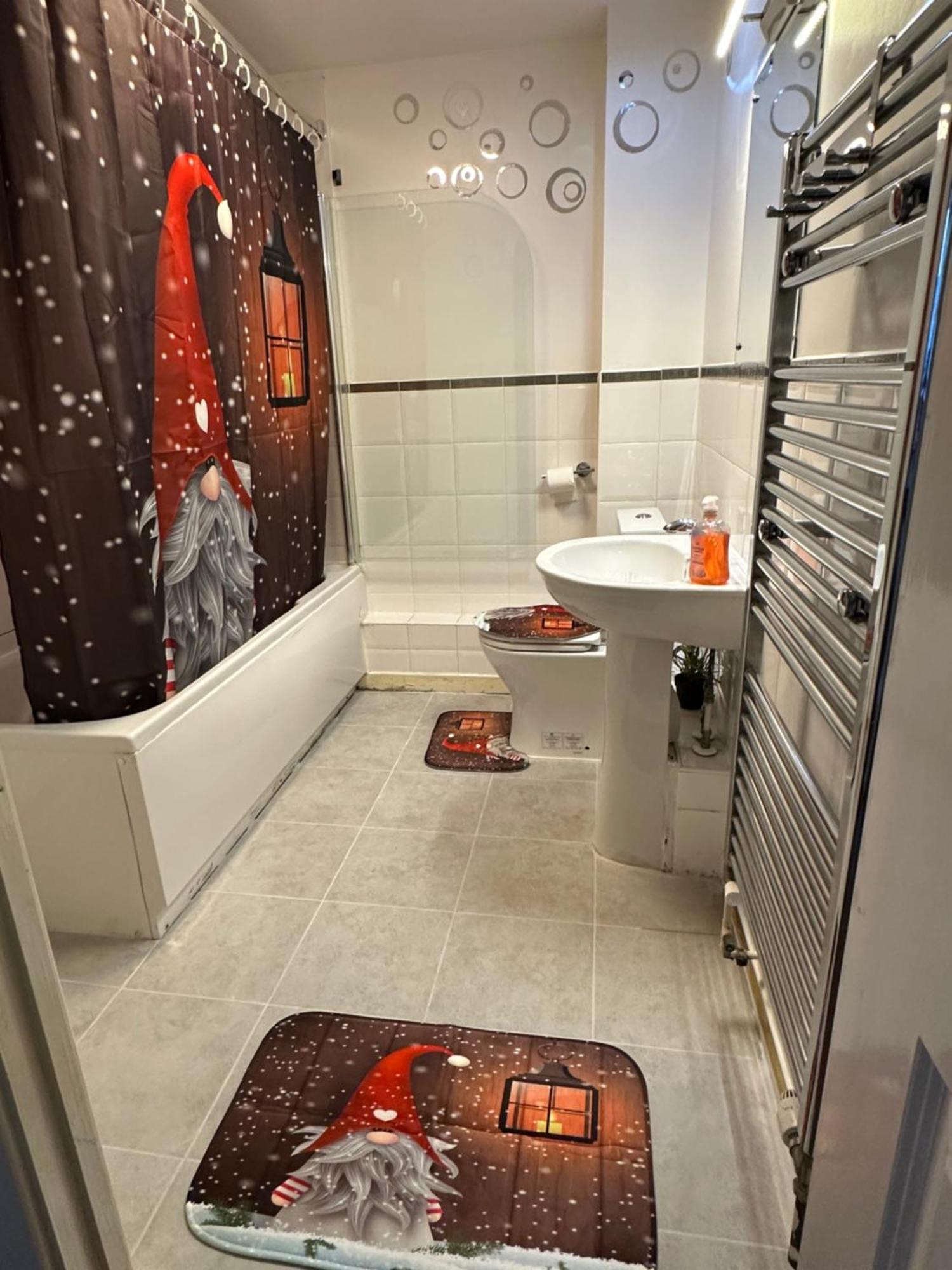 London 2 Bed 2 Bath Apartment Holiday Home - Free Parking - 3Min Walk To The Train Station - 19Min To London Liverpool Street 5Min To Victoria Line 1Gb Broadband Super Fast Internet Ground Floor 100S Of Shops Restaurants Bakeries 24-Hour Asda Superst Exteriör bild