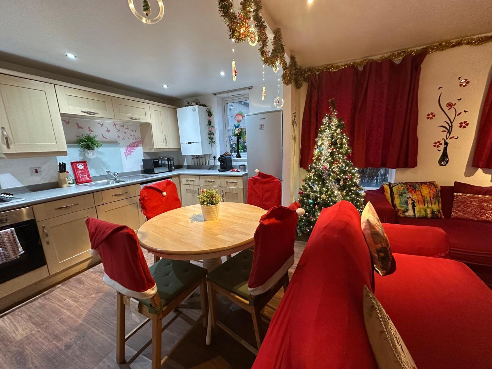 London 2 Bed 2 Bath Apartment Holiday Home - Free Parking - 3Min Walk To The Train Station - 19Min To London Liverpool Street 5Min To Victoria Line 1Gb Broadband Super Fast Internet Ground Floor 100S Of Shops Restaurants Bakeries 24-Hour Asda Superst Exteriör bild